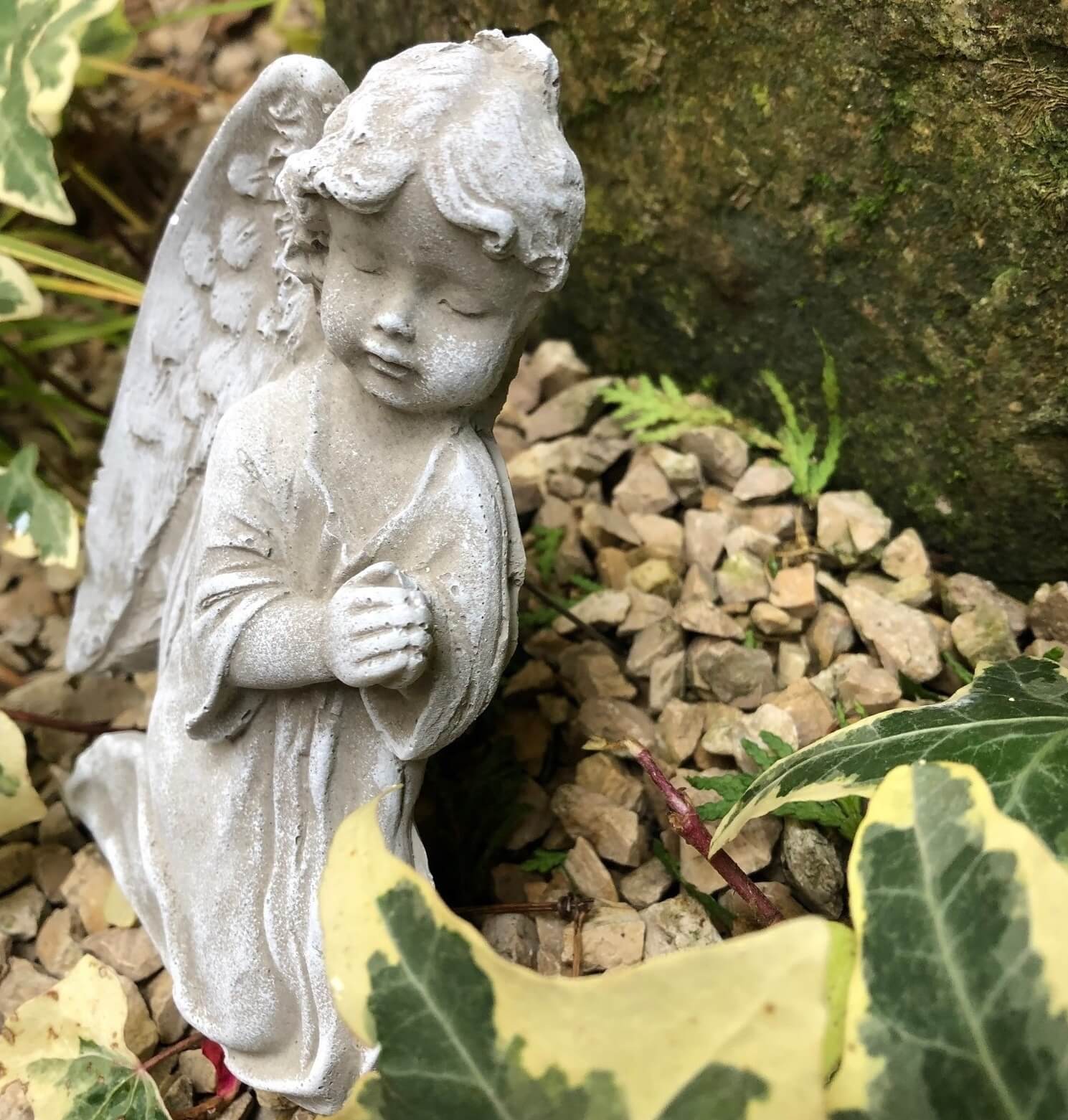 Grab Engel mit Draht zum befestigen