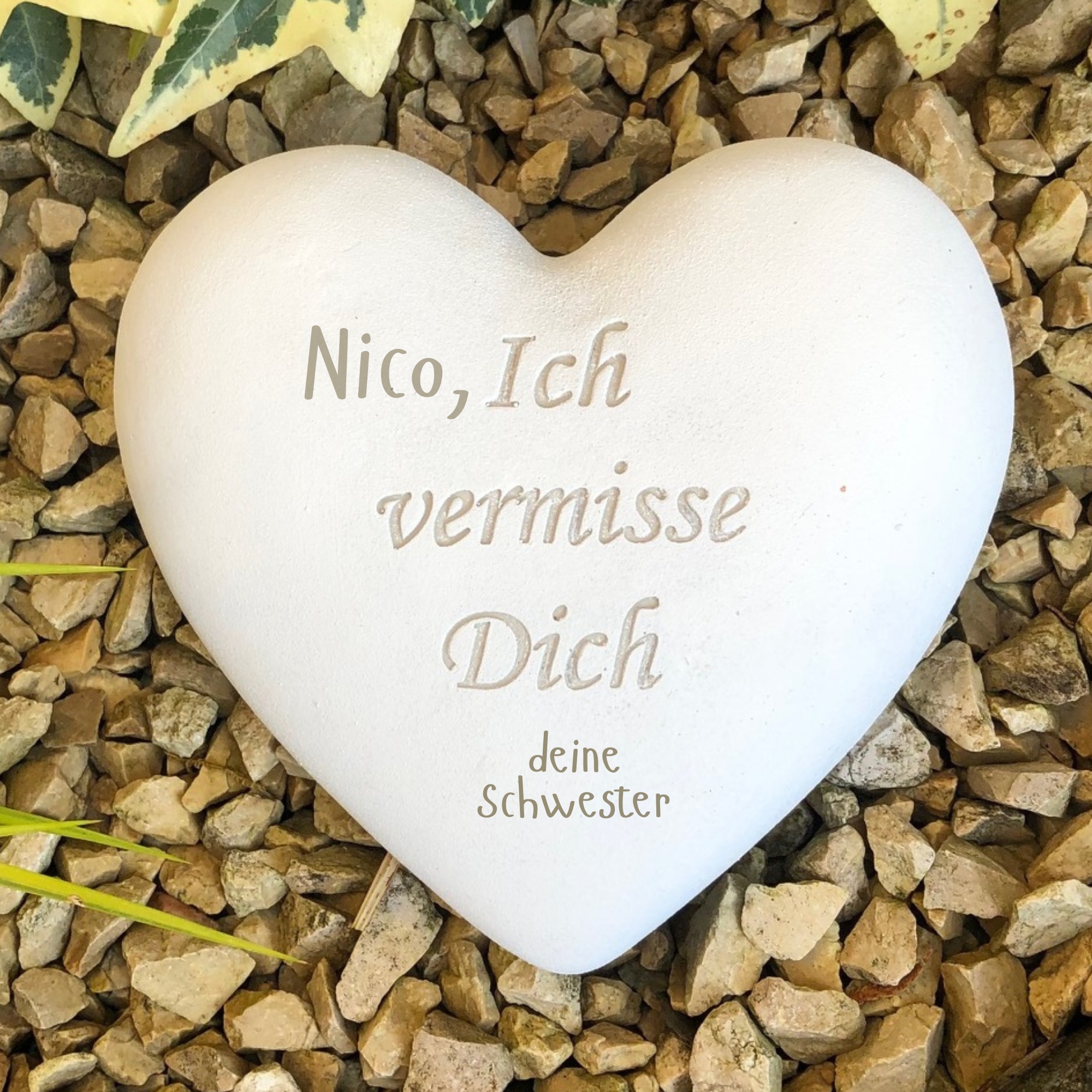 Grabherz Grabengel Spruch - Ich vermisse Dich - Grabschmuck Trauerherz 12cm , 580g weiß und persönlicher Gravur Grabherz Grabengel Spruch - Ich vermisse Dich - Grabschmuck Trauerherz 12cm , 580g weiß und persönlicher Gravur