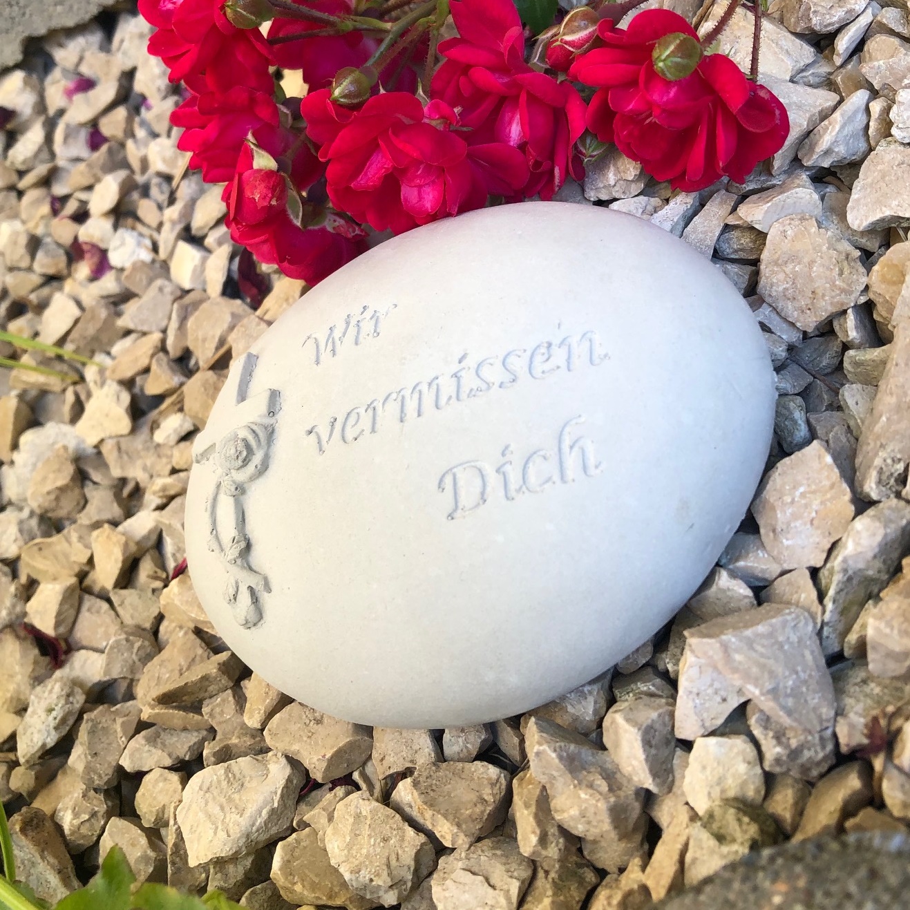Gedenkstein - Wir vermissen Dich - Grabschmuck Grabherz Trauerherz Steinform oval 10,5cm  natur