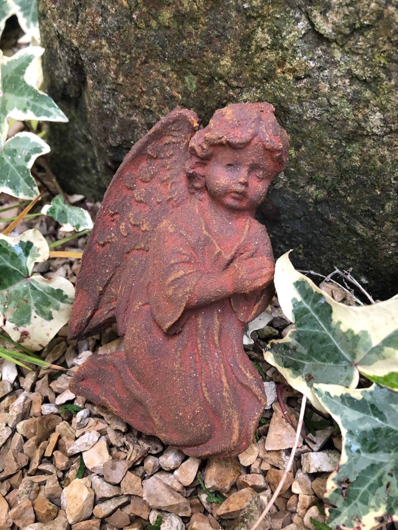 Engel Rost - Design Grabengel Gedenkstein Grabschmuck Grabdeko für Grabgesteck mit Draht zum Befestigen Engel Rost - Design Grabengel Gedenkstein Grabschmuck Grabdeko für Grabgesteck mit Draht zum Befestigen