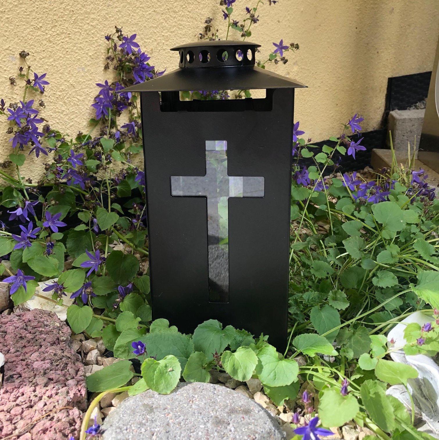 Laterne Grab für Grablicht Grablaterne Windlicht mit Kreuz Grabschmuck schwarz