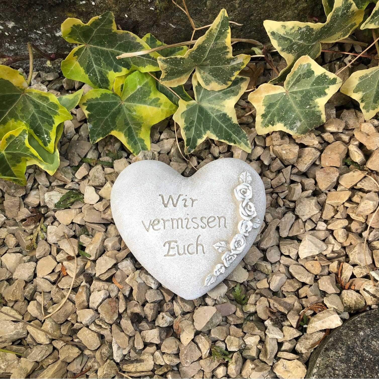 Grabherz Gedenkstein - Wir vermissen Euch - Grabschmuck Grabdeko Trauerherz 10cm , Handarbeit -  Handbemalt Grabherz Gedenkstein - Wir vermissen Euch - Grabschmuck Grabdeko Trauerherz 10cm , Handarbeit -  Handbemalt