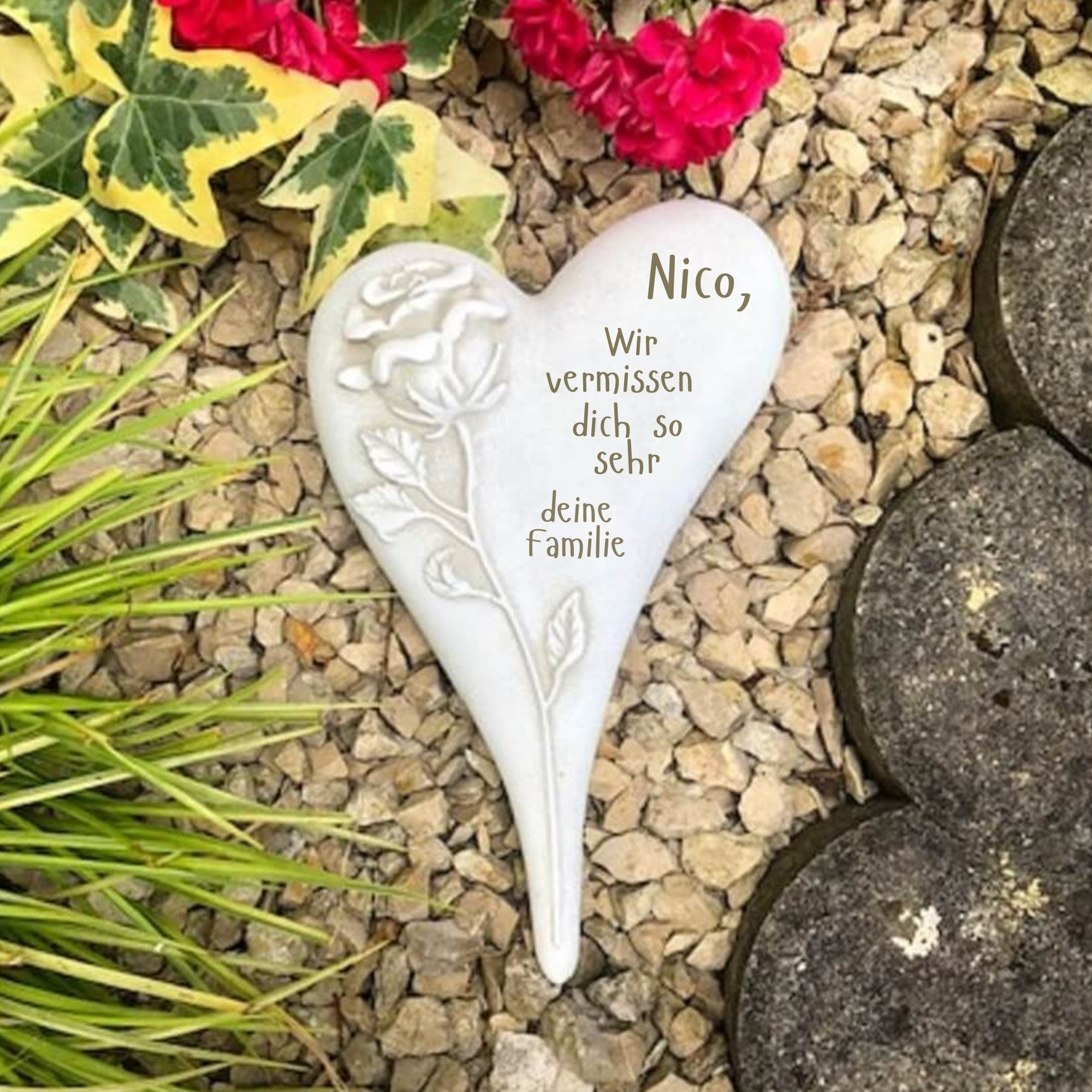 Grabherz Herz mit Rose Grabschmuck Trauerherz asymetrisch 20cm 500g und persönlicher Gravur Grabherz Herz mit Rose Grabschmuck Trauerherz asymetrisch 20cm 500g und persönlicher Gravur