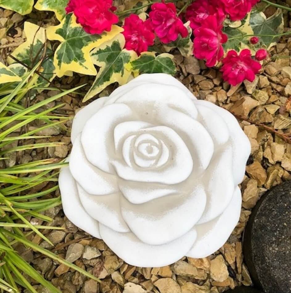 XXL Stein Rose Rosenblüte Blüte Blumen Steinguss frostfest wetterfest Garten Deko weiß 15cm 1kg