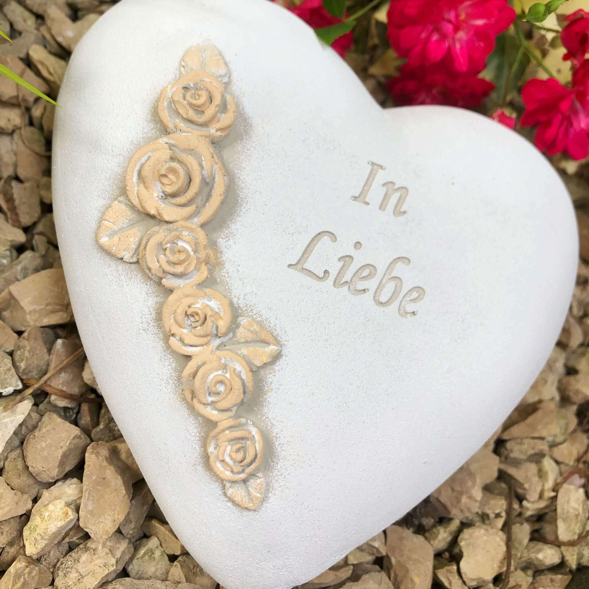 XXL Grabherz Spruch Grabschmuck Grab Herz - In Liebe - ca.1200g Rosenranke Sand XXL Grabherz Spruch Grabschmuck Grab Herz - In Liebe - ca.1200g Rosenranke Sand