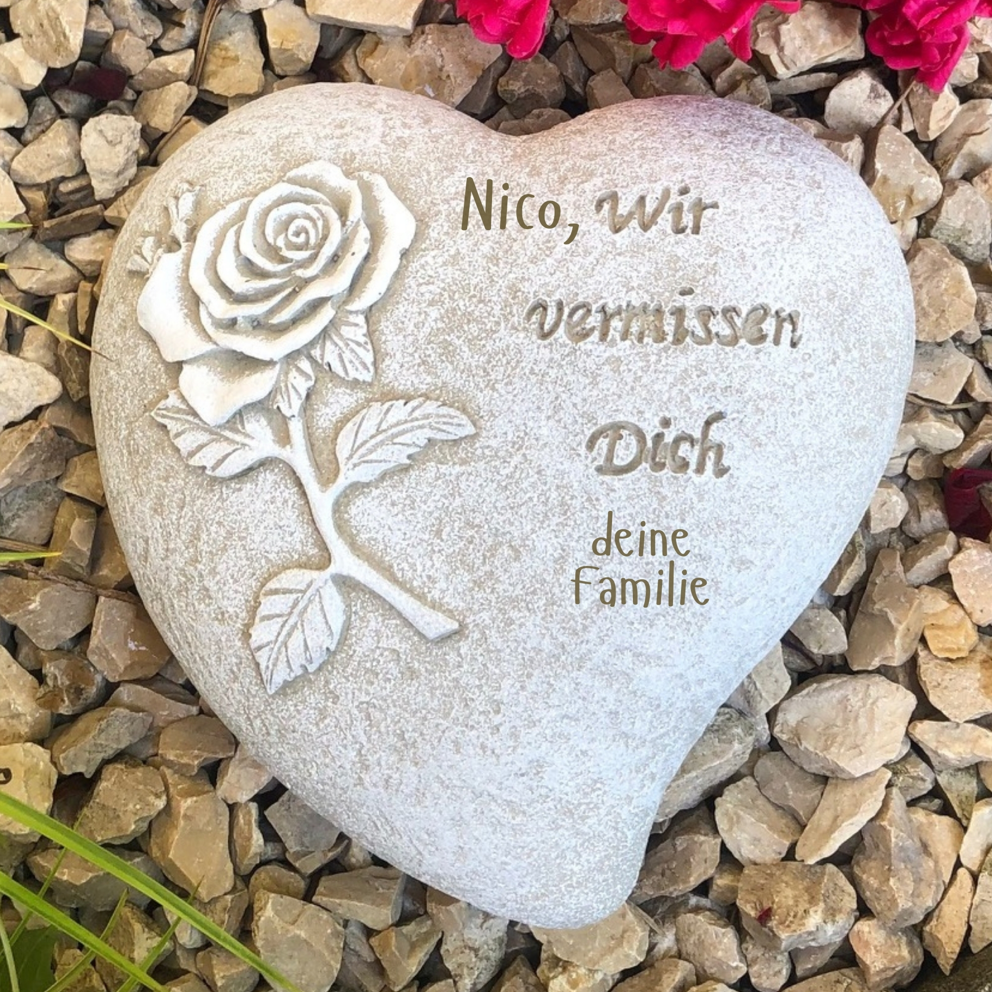 Grabherz Gedenkstein - Wir vermissen Dich - Grabschmuck Grabdeko Trauerherz 13cm 600g weiß und persönlicher Gravur Grabherz Gedenkstein - Wir vermissen Dich - Grabschmuck Grabdeko Trauerherz 13cm 600g weiß und persönlicher Gravur