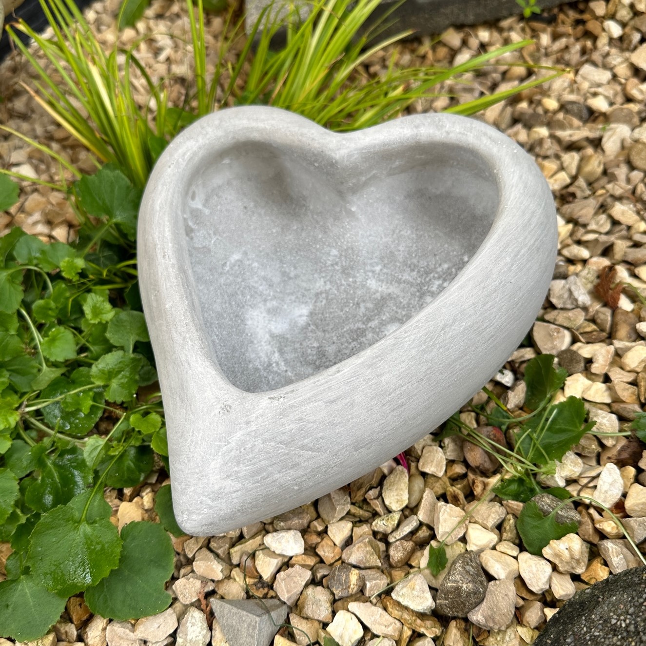 Schale Pflanztopf Herz Pflanzgefäß Pflanzschale Pflanzherz  Gartendekoration grau Schale Pflanztopf Herz Pflanzgefäß Pflanzschale Pflanzherz  Gartendekoration grau