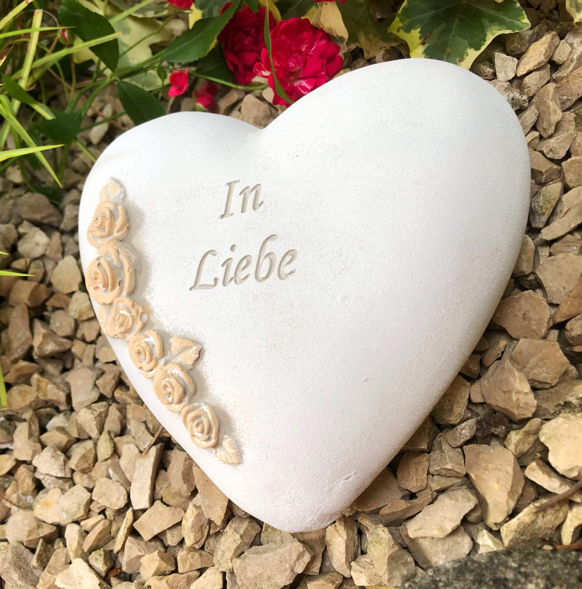 XXL Grabherz Spruch Grabschmuck Grab Herz - In Liebe - ca.1200g Rosenranke Sand XXL Grabherz Spruch Grabschmuck Grab Herz - In Liebe - ca.1200g Rosenranke Sand