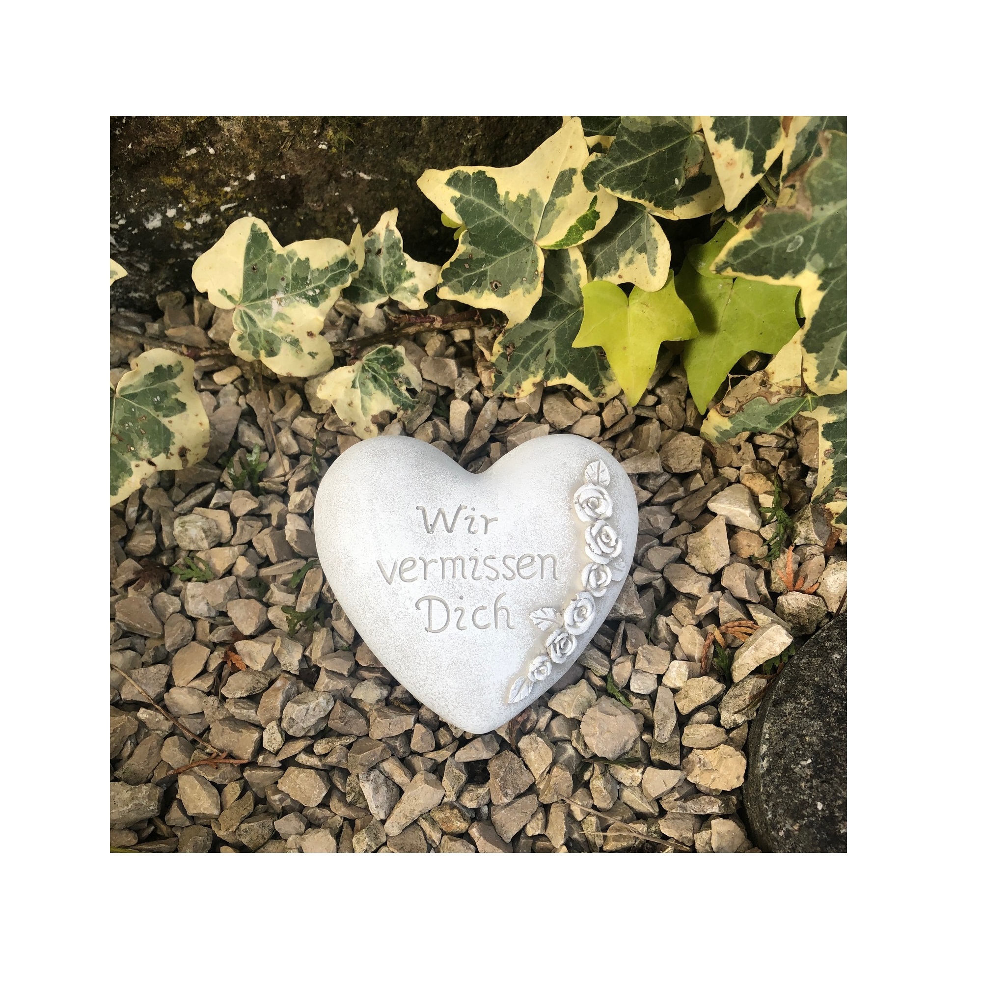 Grabherz Gedenkstein - Wir vermissen Dich - Grabschmuck Grabdeko Trauerherz 10cm , Handarbeit - Handbemalt Grabherz Gedenkstein - Wir vermissen Dich - Grabschmuck Grabdeko Trauerherz 10cm , Handarbeit - Handbemalt