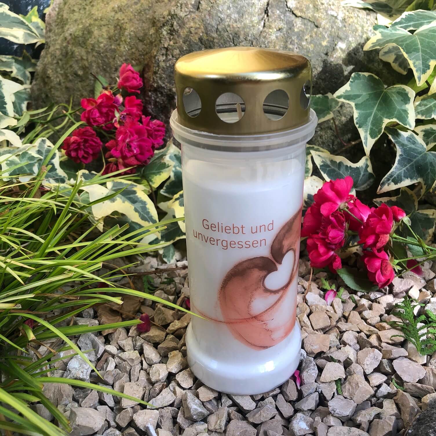 Grabkerze Grablicht Dauerbrenner Friedhofskerze Herz - Geliebt und Unvergessen - Grabkerze Grablicht Dauerbrenner Friedhofskerze Herz - Geliebt und Unvergessen -