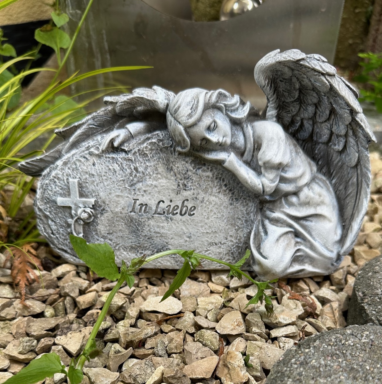 Grabengel Engel auf Stein - In Liebe - Flügel Grabschmuck Schutzengel Grabengel Engel auf Stein - In Liebe - Flügel Grabschmuck Schutzengel